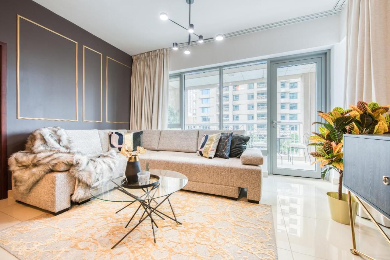 Maison Privee - Radiant Urban Retreat With Iconic Burj Khalifa Vws Dubai Exterior photo